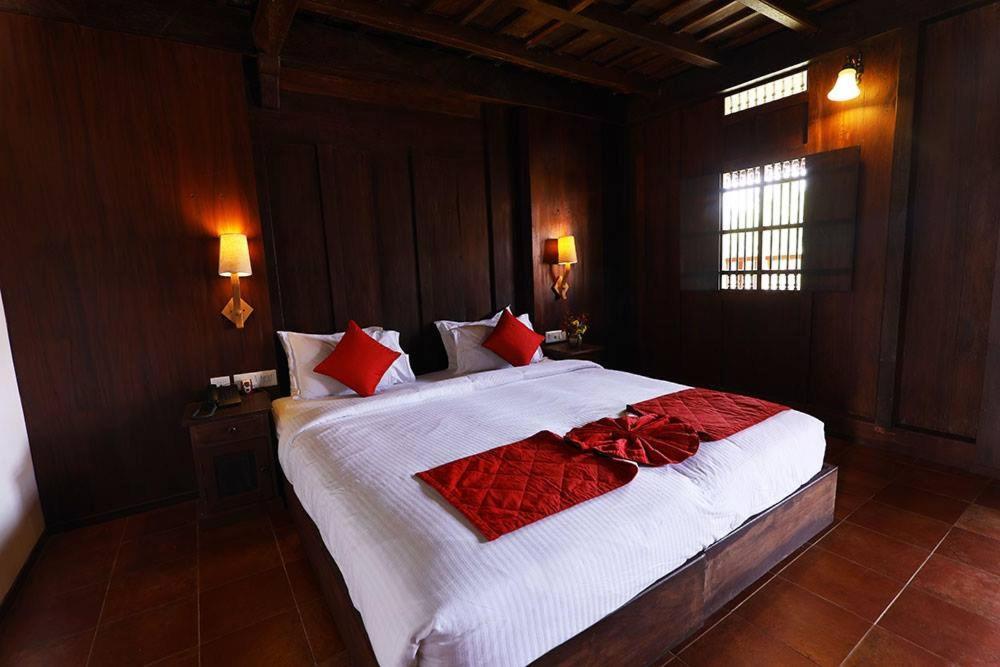 Kumarakom Heritage Resort Коттаям Экстерьер фото