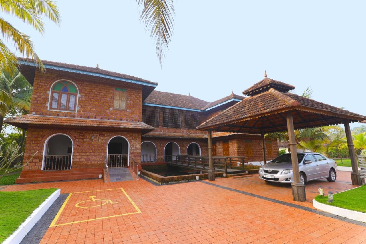 Kumarakom Heritage Resort Коттаям Экстерьер фото