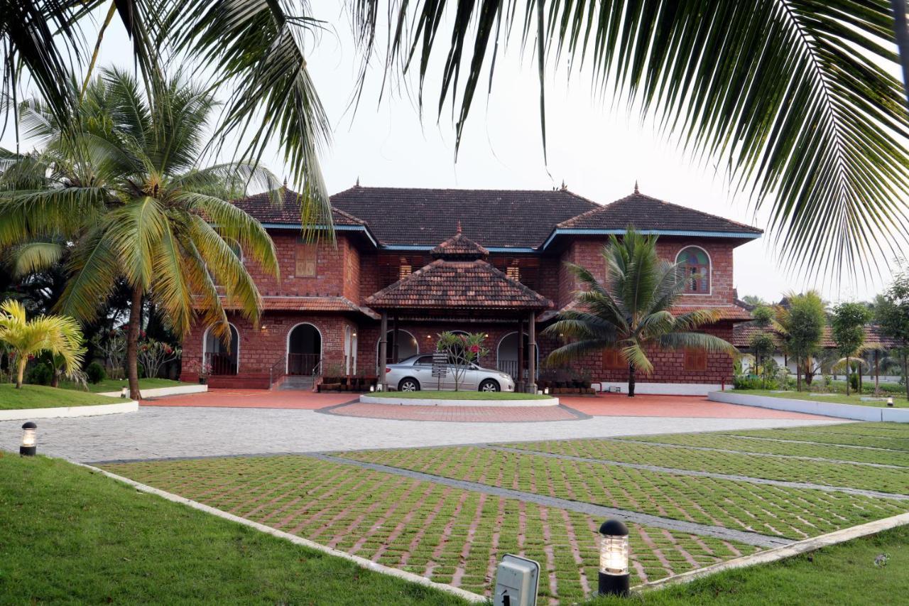 Kumarakom Heritage Resort Коттаям Экстерьер фото